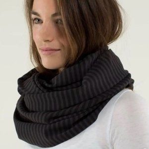 Lululemon Vinyasa Scarf Black/Gray Stripe Rulu